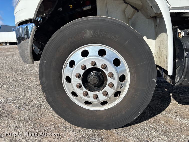 image for item EC3893 2019 International MV607 box truck