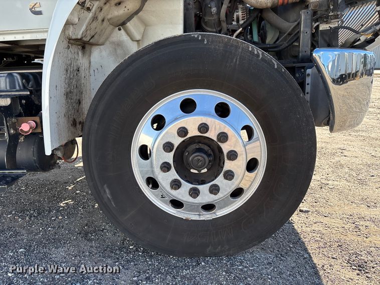 image for item EC3893 2019 International MV607 box truck