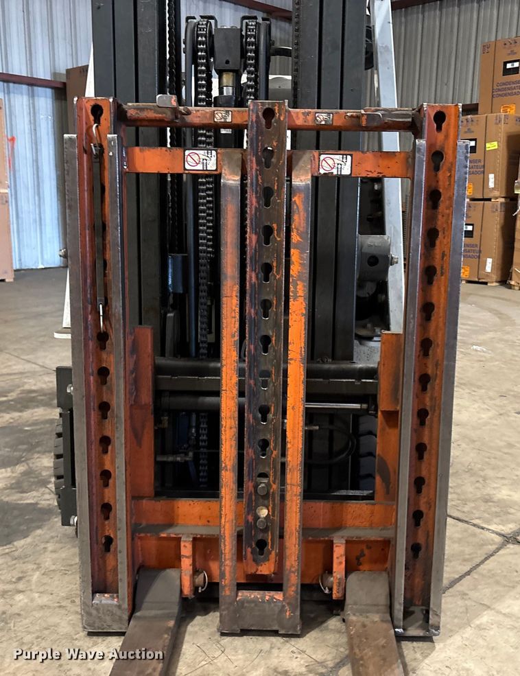 image for item EC8133 2017 UniCarriers CFS40 forklift