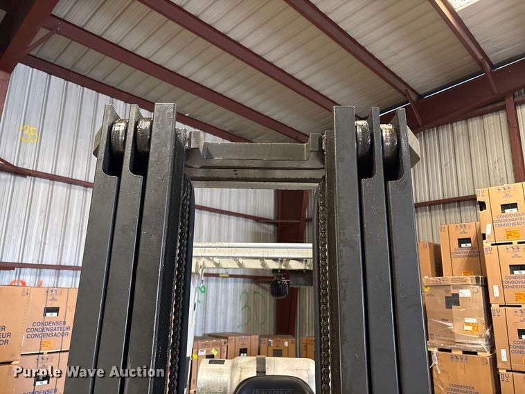 image for item EC8133 2017 UniCarriers CFS40 forklift