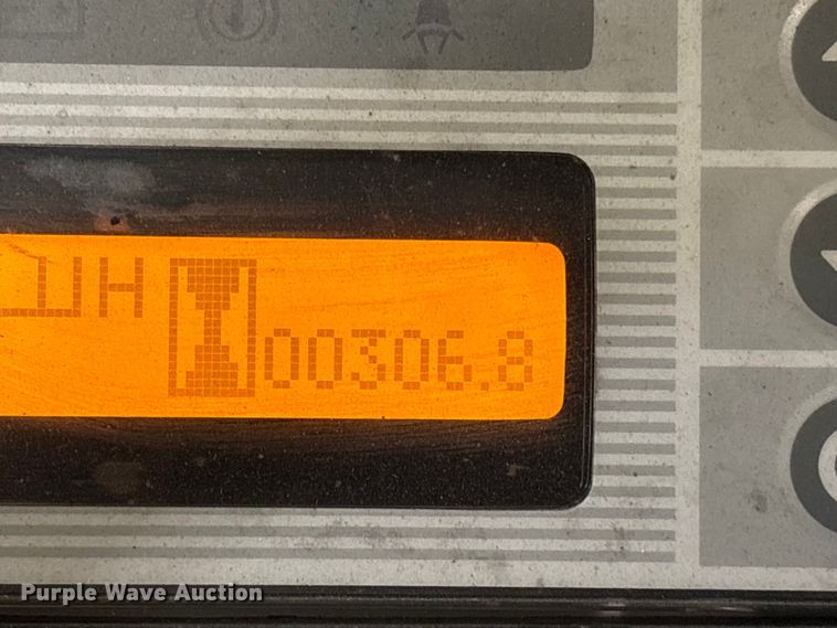 image for item EC8133 2017 UniCarriers CFS40 forklift