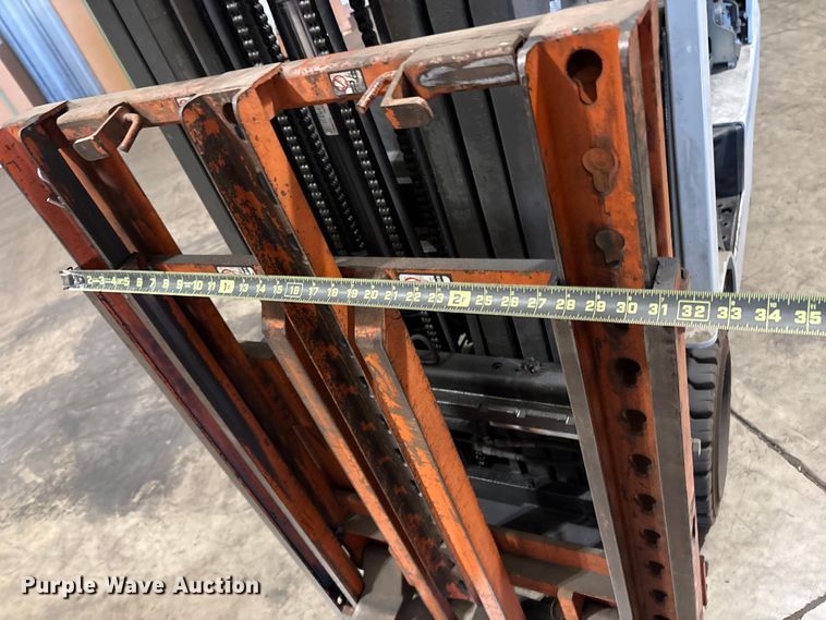 image for item EC8133 2017 UniCarriers CFS40 forklift