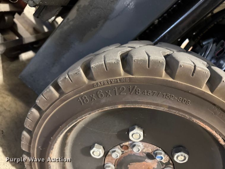 image for item EC8133 2017 UniCarriers CFS40 forklift