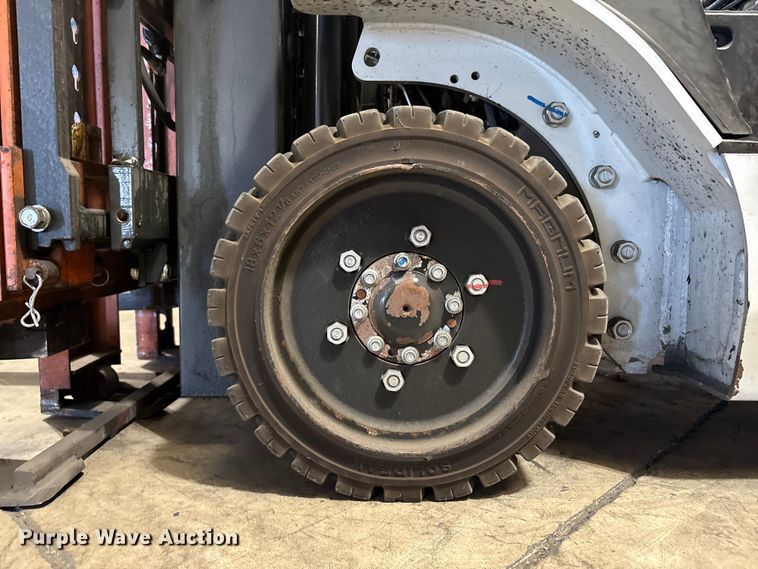 image for item EC8133 2017 UniCarriers CFS40 forklift