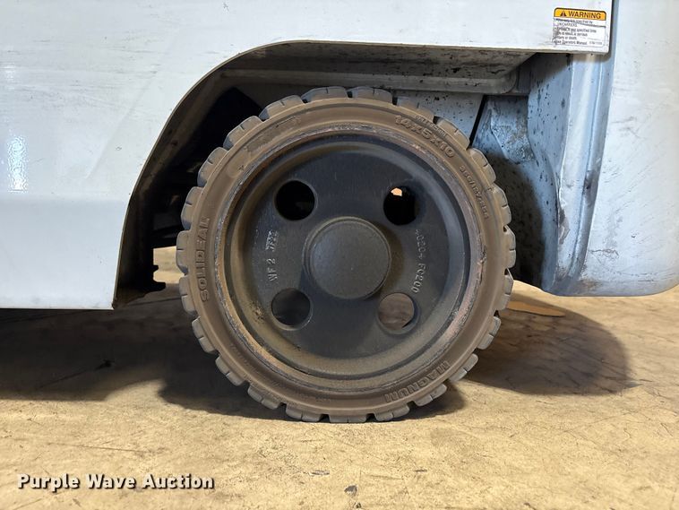 image for item EC8133 2017 UniCarriers CFS40 forklift