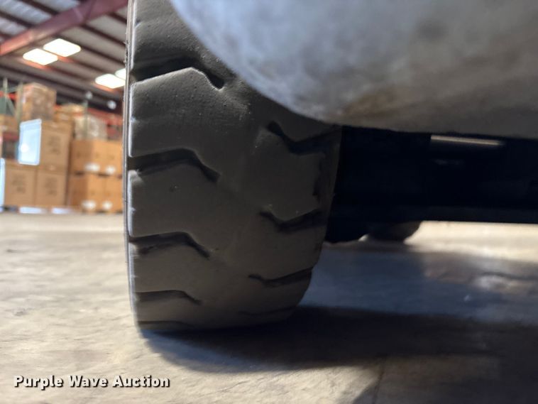 image for item EC8133 2017 UniCarriers CFS40 forklift