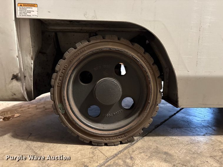 image for item EC8133 2017 UniCarriers CFS40 forklift