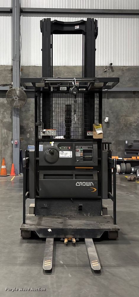 image for item EC8136 2018 Crown SP4050-30 order picker