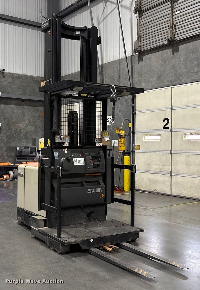 image for item EC8136 2018 Crown SP4050-30 order picker