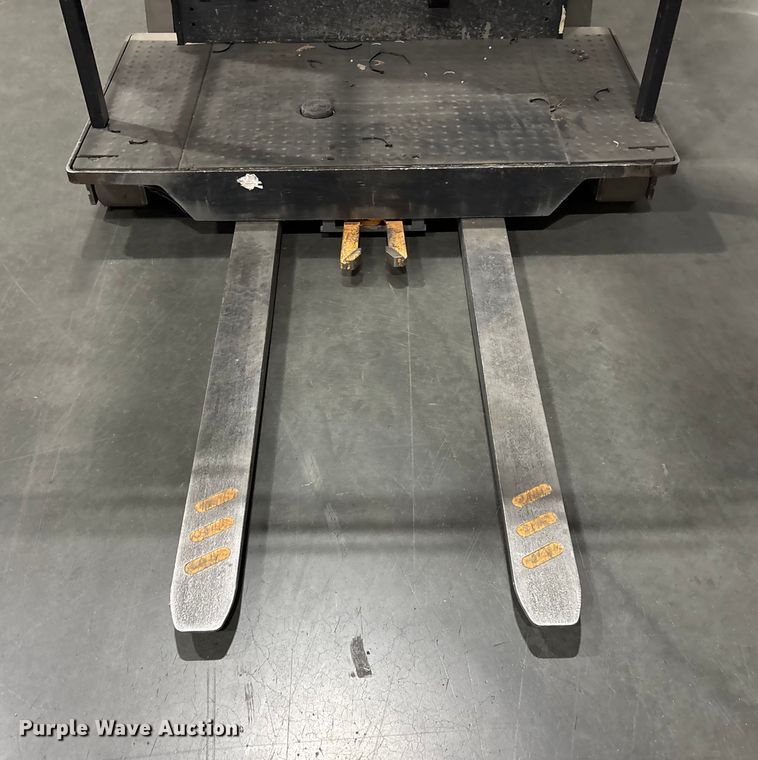 image for item EC8136 2018 Crown SP4050-30 order picker