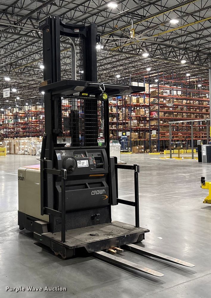 image for item EC8137 2018 Crown SP4050-30 order picker