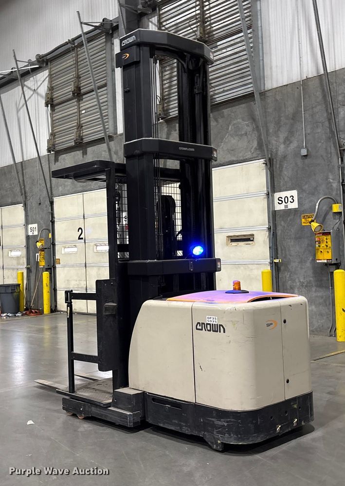 image for item EC8137 2018 Crown SP4050-30 order picker