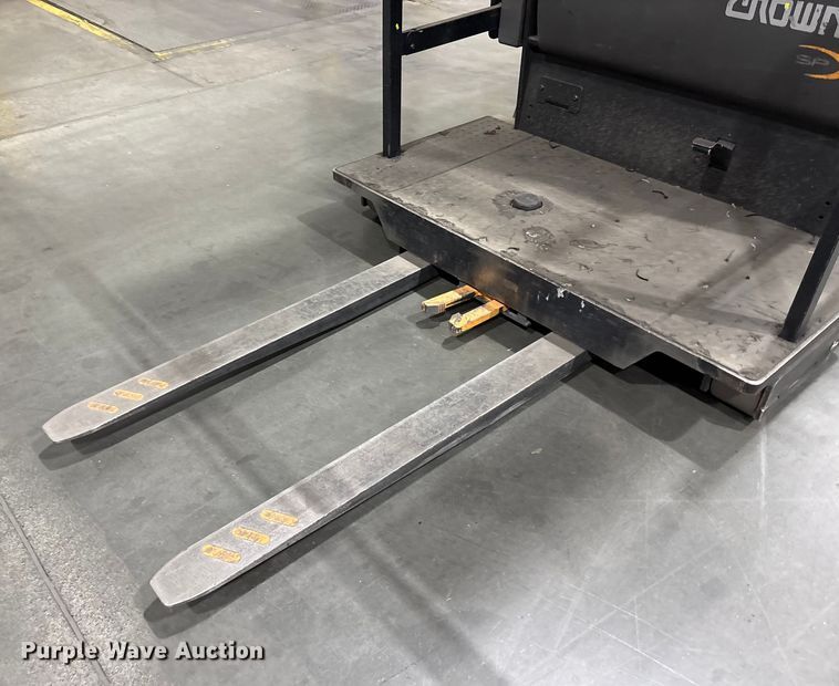 image for item EC8137 2018 Crown SP4050-30 order picker