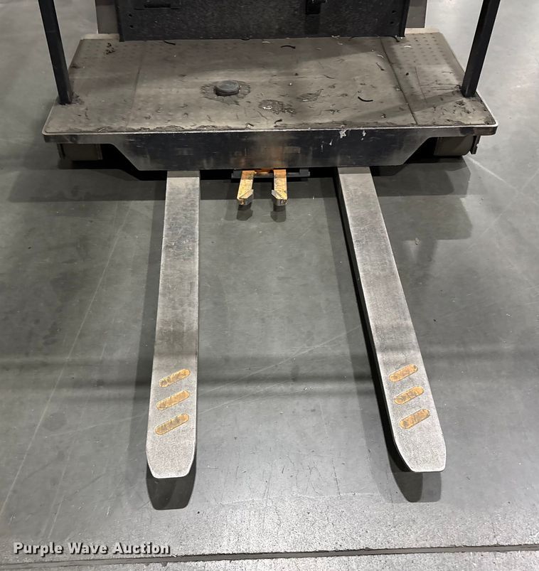 image for item EC8137 2018 Crown SP4050-30 order picker