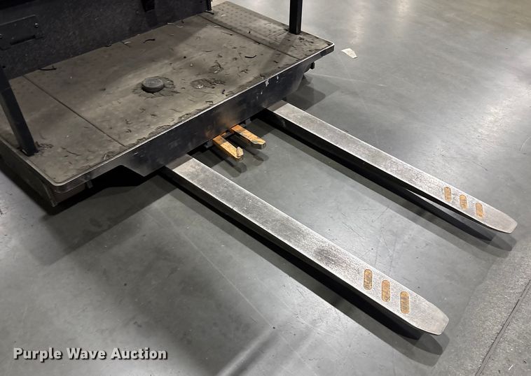 image for item EC8137 2018 Crown SP4050-30 order picker