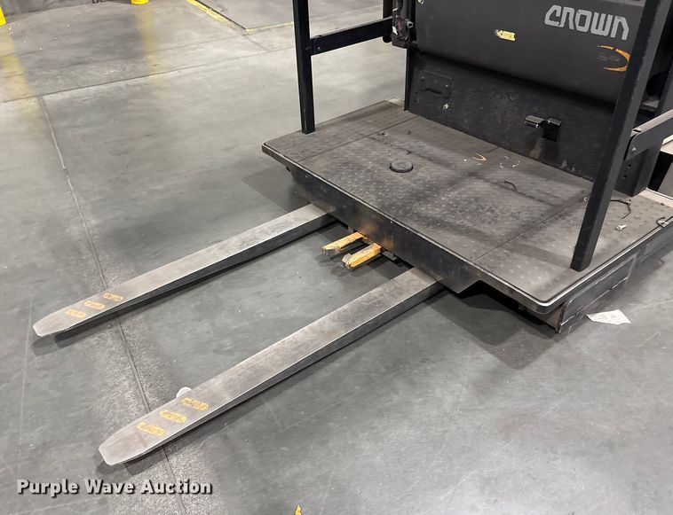 image for item EC8138 2018 Crown SP4050-30 order picker