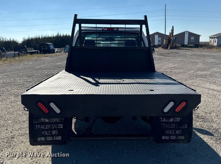 image for item ED1556 2000 Chevrolet Silverado 2500 flatbed pickup truck