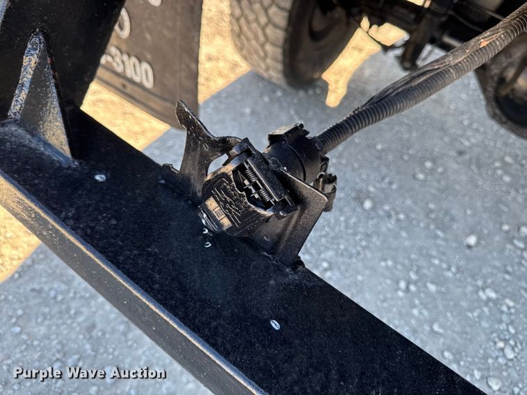 image for item ED1556 2000 Chevrolet Silverado 2500 flatbed pickup truck