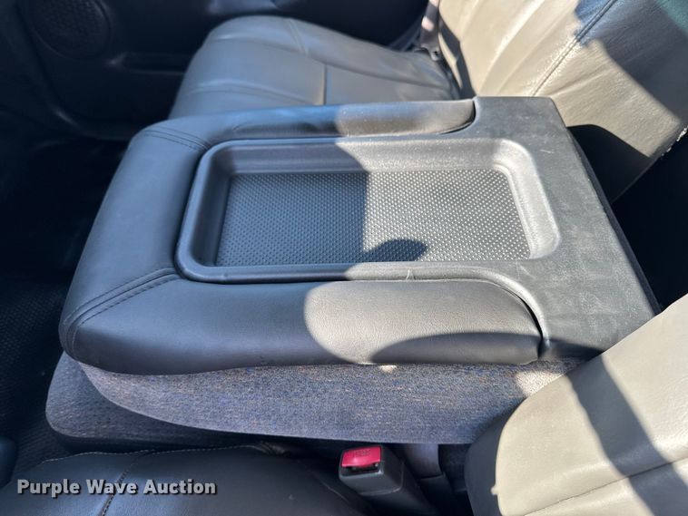 image for item ED1556 2000 Chevrolet Silverado 2500 flatbed pickup truck