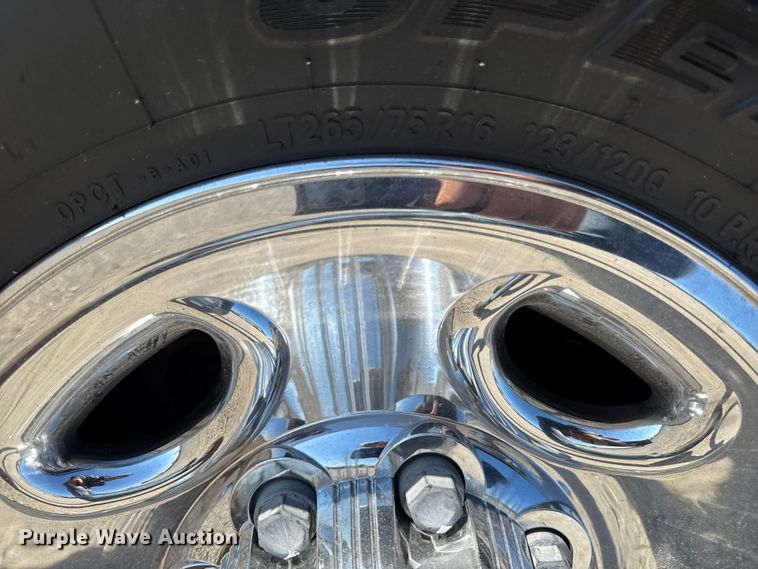 image for item ED1556 2000 Chevrolet Silverado 2500 flatbed pickup truck