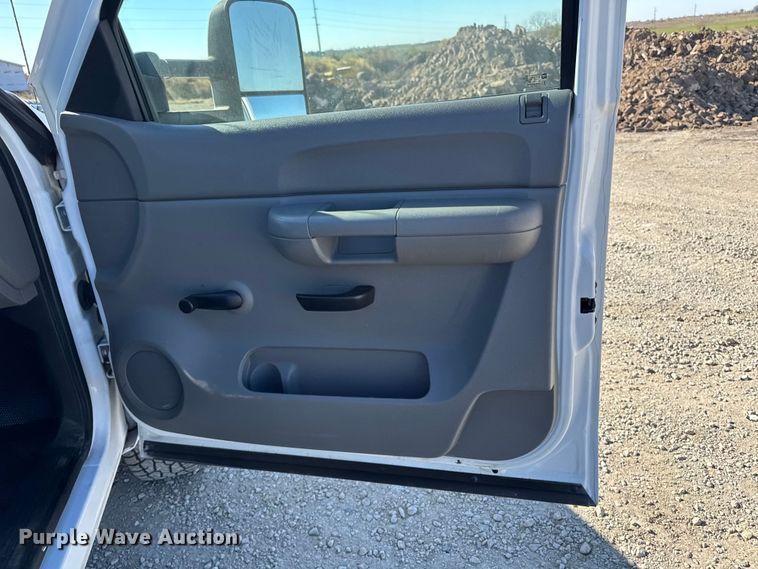 image for item ED1557 2009 Chevrolet Silverado 2500 HD pickup truck