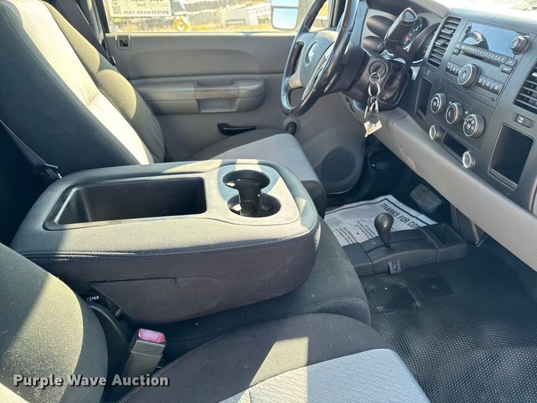 image for item ED1557 2009 Chevrolet Silverado 2500 HD pickup truck