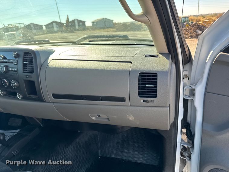 image for item ED1557 2009 Chevrolet Silverado 2500 HD pickup truck