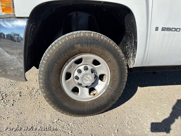 image for item ED1557 2009 Chevrolet Silverado 2500 HD pickup truck