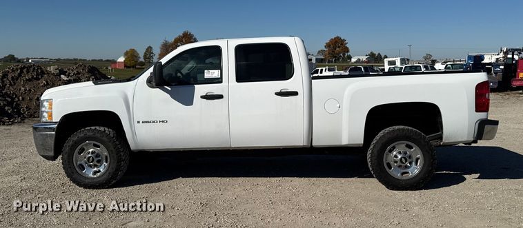 image for item ED1558 2012 Chevrolet Silverado 2500 HD Crew Cab pickup truck