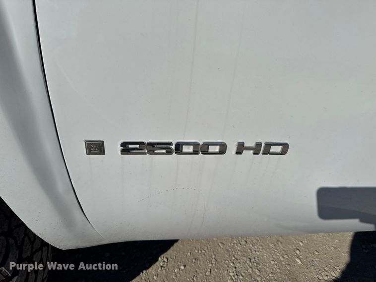 image for item ED1558 2012 Chevrolet Silverado 2500 HD Crew Cab pickup truck