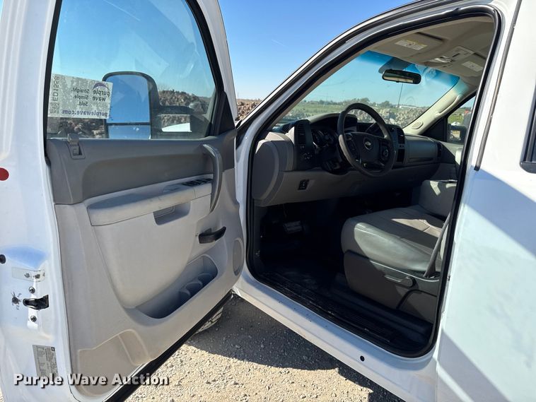 image for item ED1558 2012 Chevrolet Silverado 2500 HD Crew Cab pickup truck