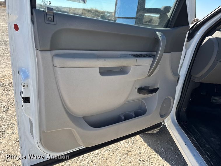 image for item ED1558 2012 Chevrolet Silverado 2500 HD Crew Cab pickup truck