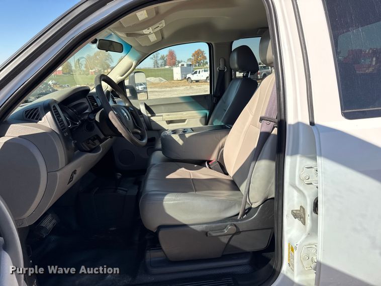 image for item ED1558 2012 Chevrolet Silverado 2500 HD Crew Cab pickup truck