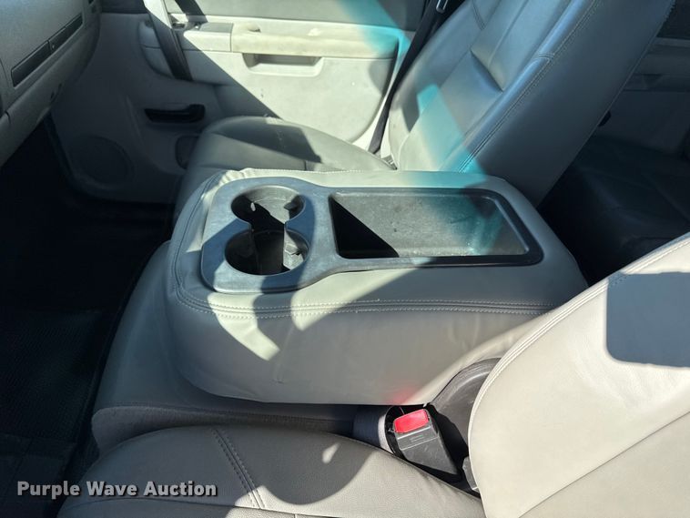 image for item ED1558 2012 Chevrolet Silverado 2500 HD Crew Cab pickup truck