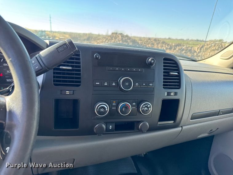 image for item ED1558 2012 Chevrolet Silverado 2500 HD Crew Cab pickup truck