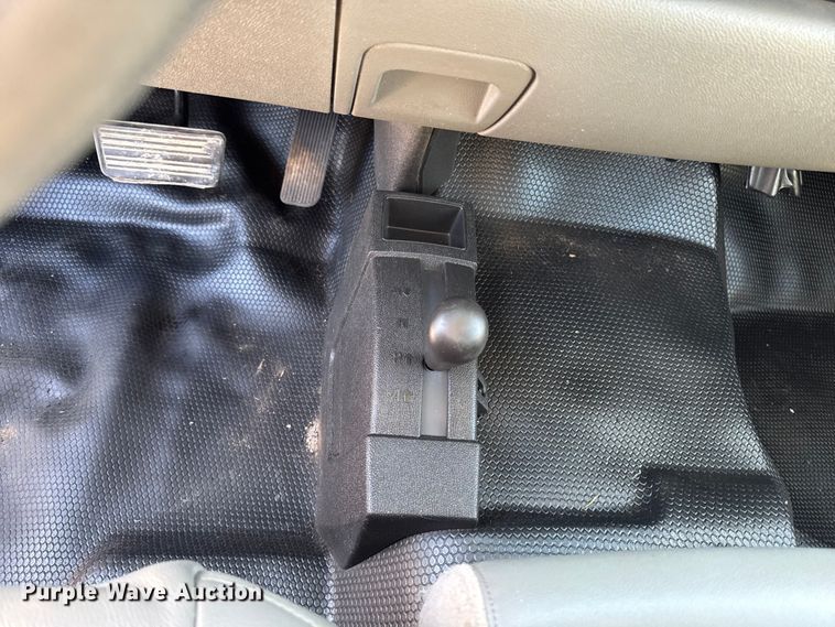 image for item ED1558 2012 Chevrolet Silverado 2500 HD Crew Cab pickup truck