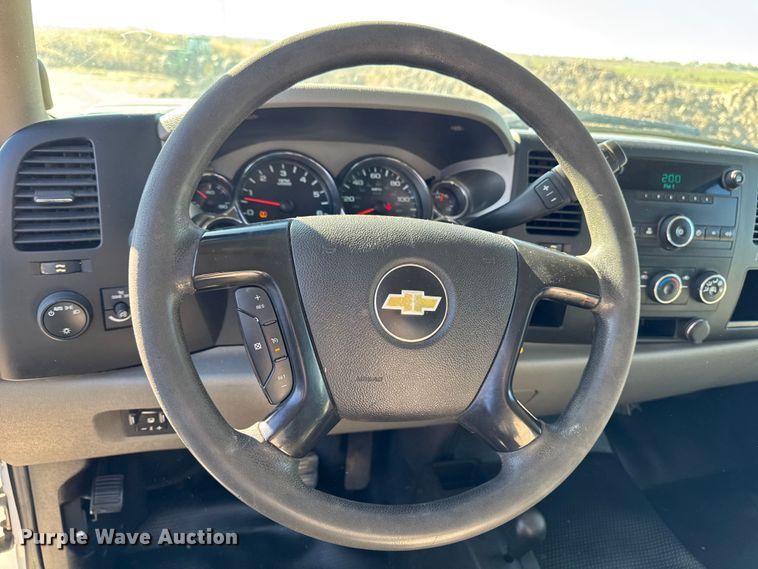 image for item ED1558 2012 Chevrolet Silverado 2500 HD Crew Cab pickup truck