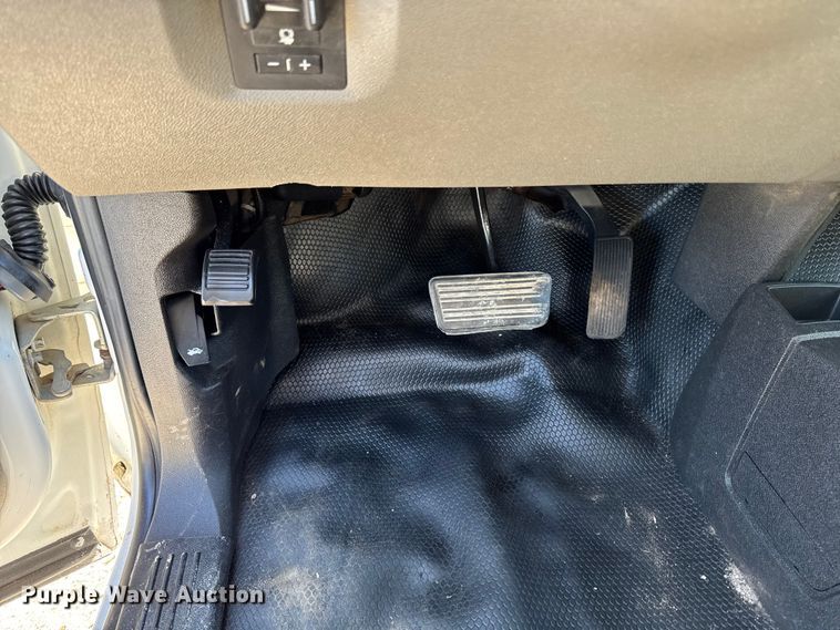 image for item ED1558 2012 Chevrolet Silverado 2500 HD Crew Cab pickup truck