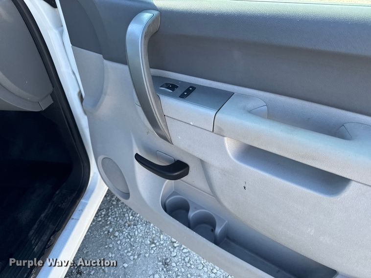 image for item ED1558 2012 Chevrolet Silverado 2500 HD Crew Cab pickup truck