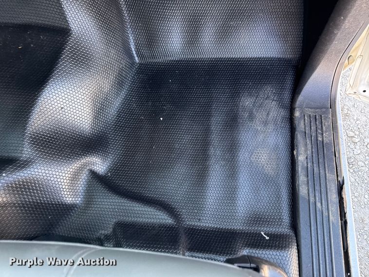 image for item ED1558 2012 Chevrolet Silverado 2500 HD Crew Cab pickup truck