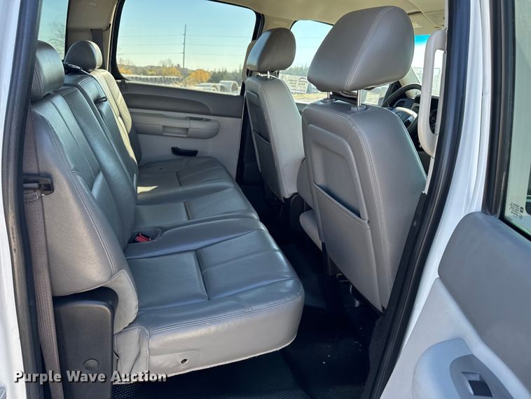 image for item ED1558 2012 Chevrolet Silverado 2500 HD Crew Cab pickup truck