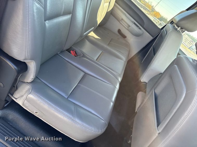 image for item ED1558 2012 Chevrolet Silverado 2500 HD Crew Cab pickup truck