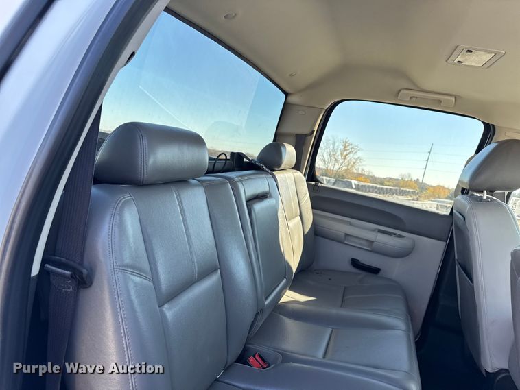 image for item ED1558 2012 Chevrolet Silverado 2500 HD Crew Cab pickup truck