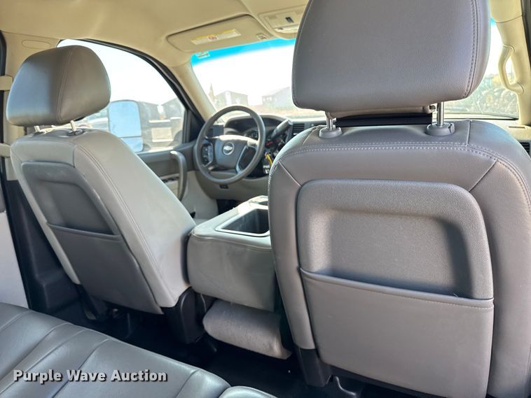 image for item ED1558 2012 Chevrolet Silverado 2500 HD Crew Cab pickup truck