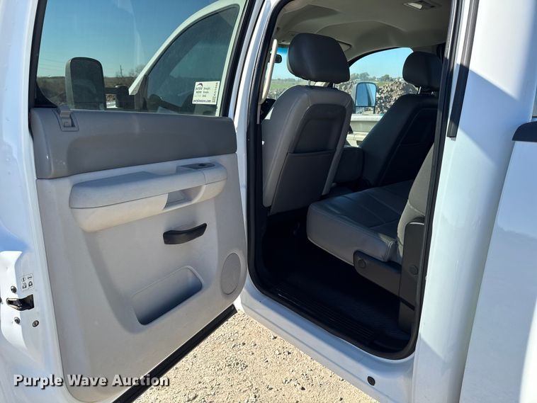 image for item ED1558 2012 Chevrolet Silverado 2500 HD Crew Cab pickup truck