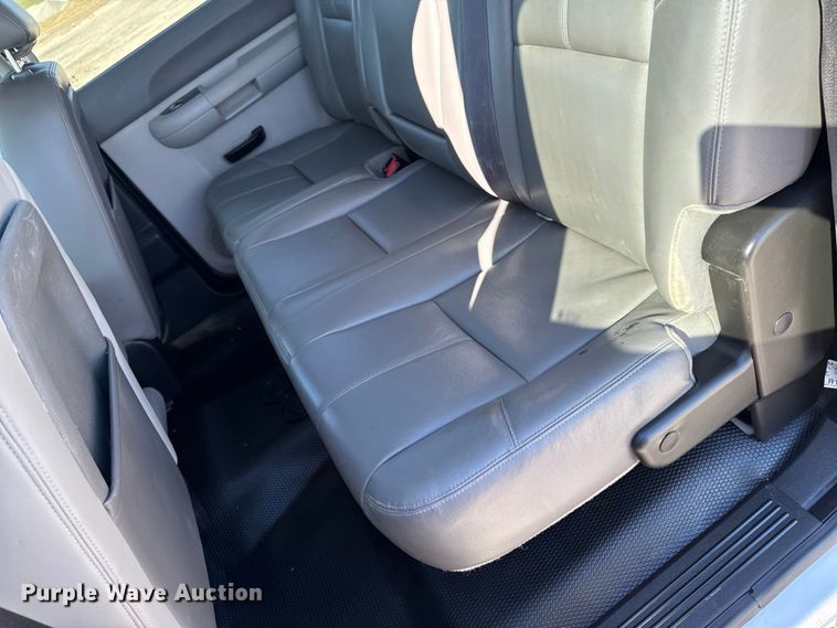 image for item ED1558 2012 Chevrolet Silverado 2500 HD Crew Cab pickup truck