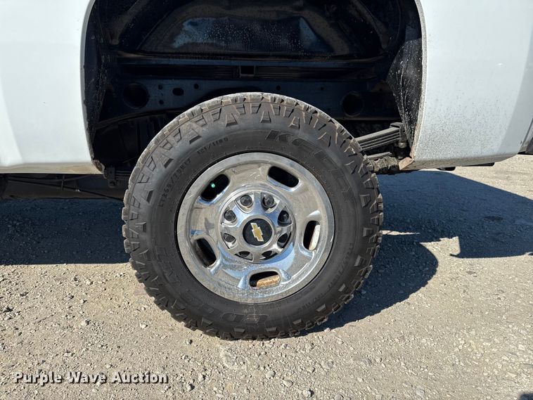 image for item ED1558 2012 Chevrolet Silverado 2500 HD Crew Cab pickup truck