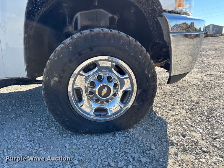 image for item ED1558 2012 Chevrolet Silverado 2500 HD Crew Cab pickup truck