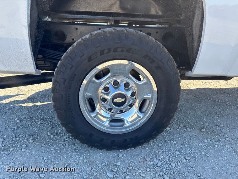 image for item ED1558 2012 Chevrolet Silverado 2500 HD Crew Cab pickup truck