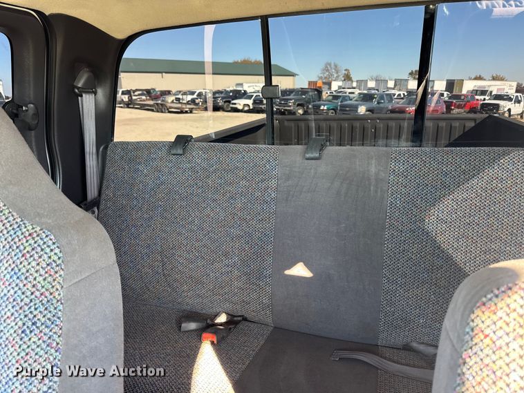 image for item ED1559 2002 Dodge Ram 2500 Quad Cab pickup truck